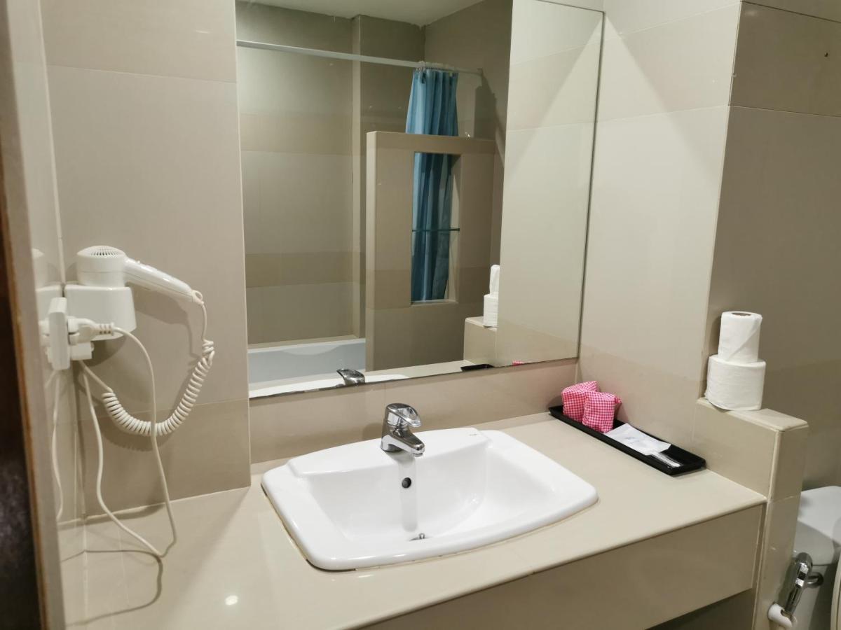 Morakot Twin Chumphon Hotel Exterior foto