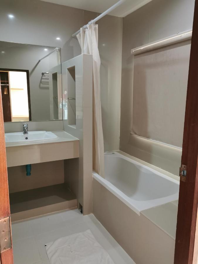 Morakot Twin Chumphon Hotel Exterior foto