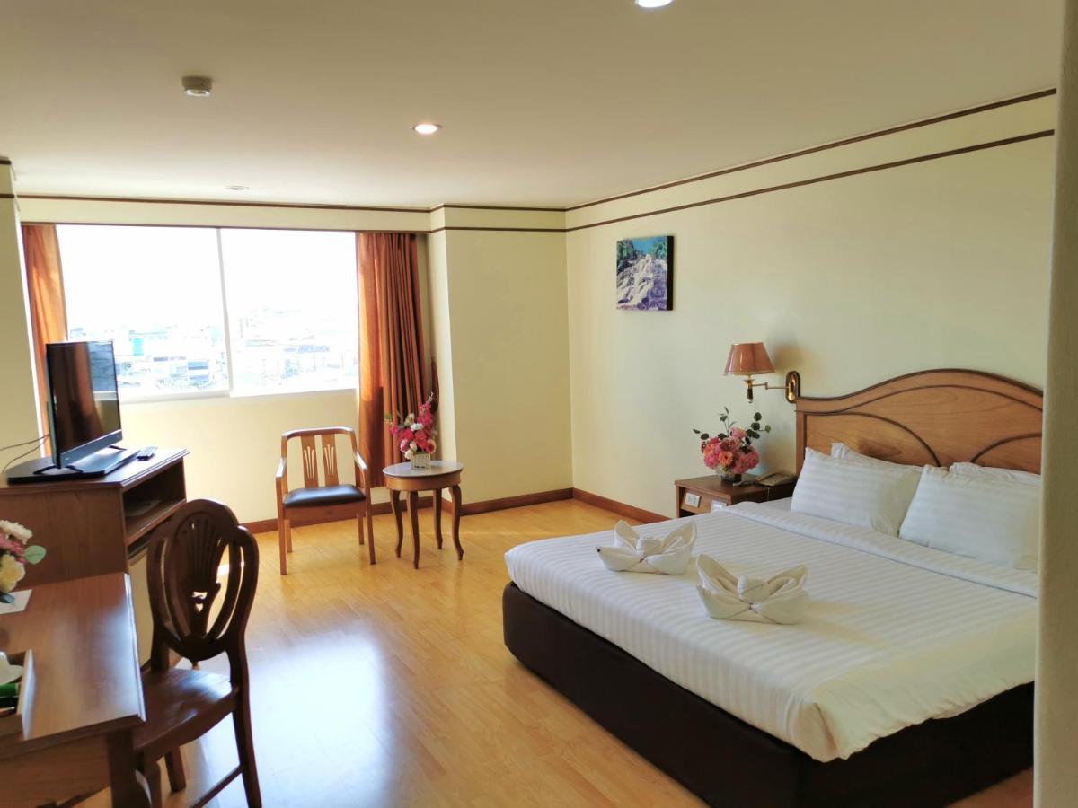 Morakot Twin Chumphon Hotel Exterior foto