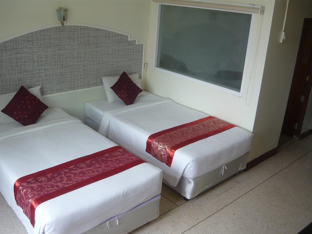 Morakot Twin Chumphon Hotel Exterior foto